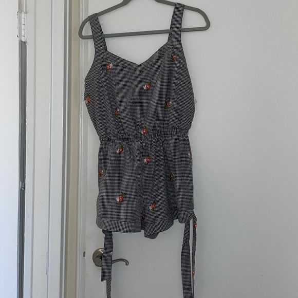 Romper - Picture 1 of 3